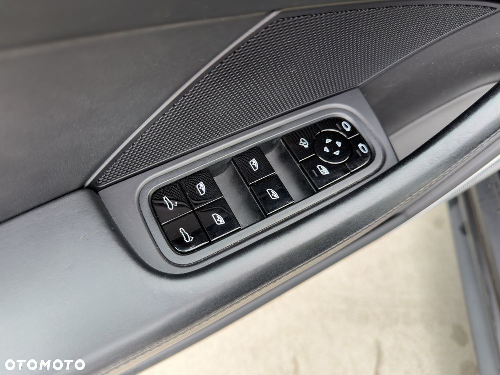 Porsche Panamera Turbo - 25