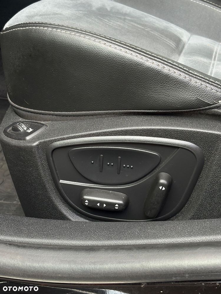Renault Laguna dCi 150 FAP Start-Stop GT - 29