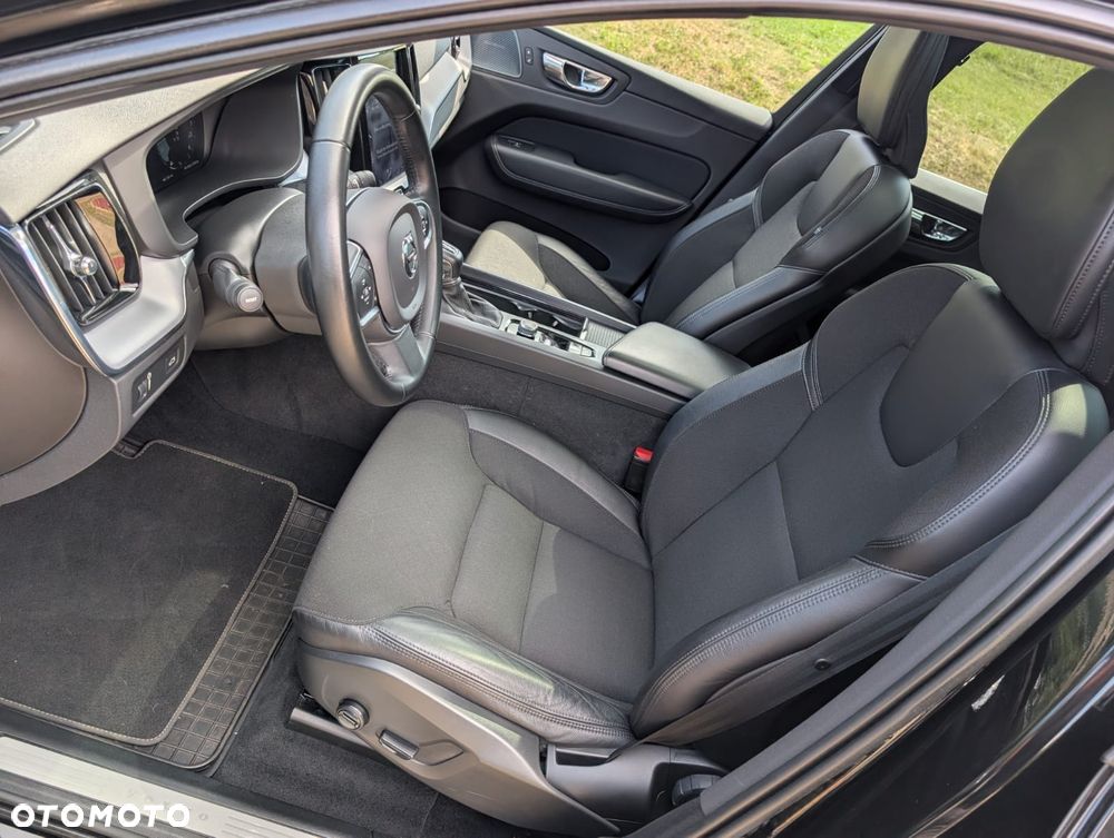 Volvo XC 60 D4 Momentum Pro - 17
