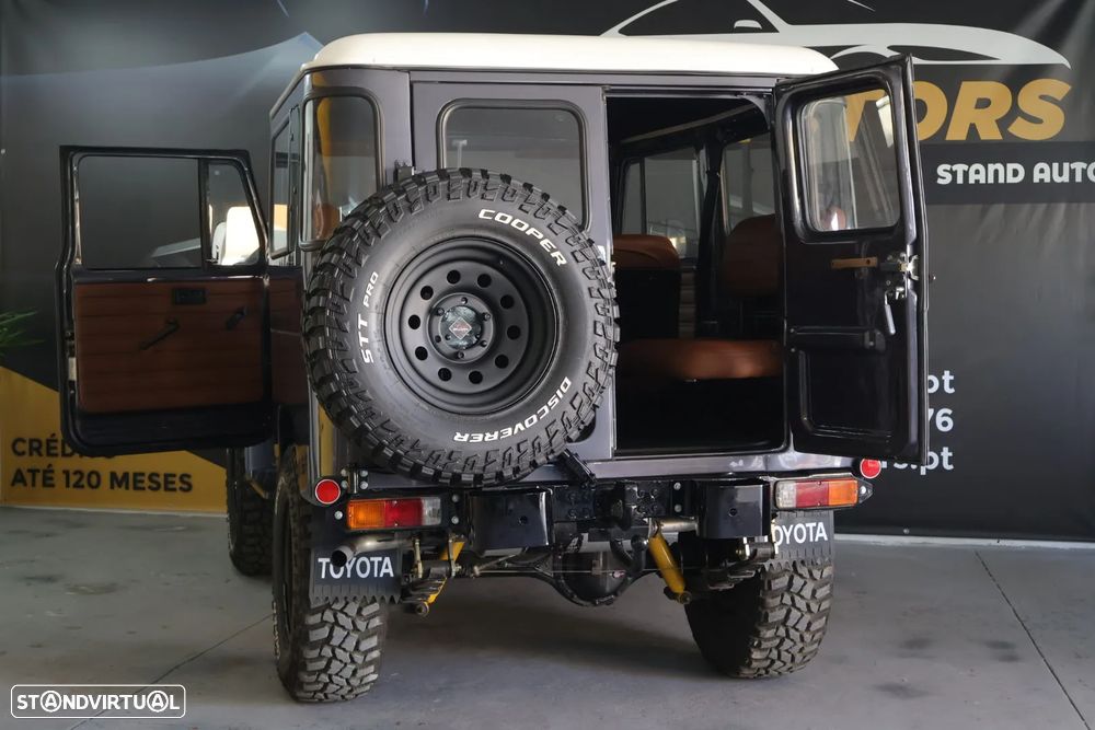 Toyota Land Cruiser - 22