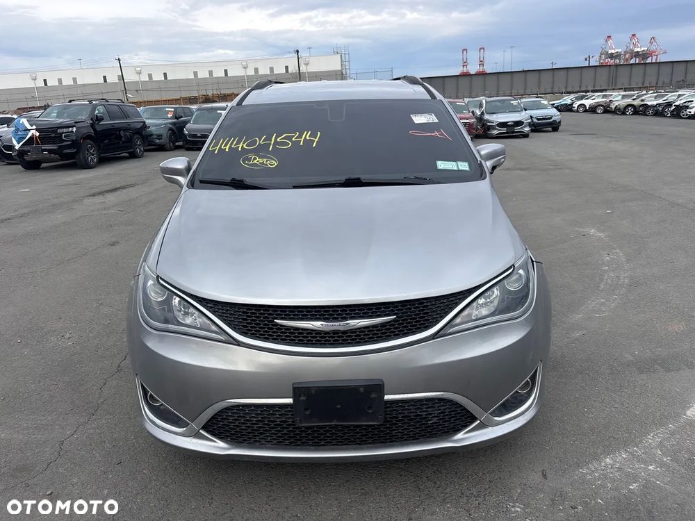 Chrysler Pacifica - 3