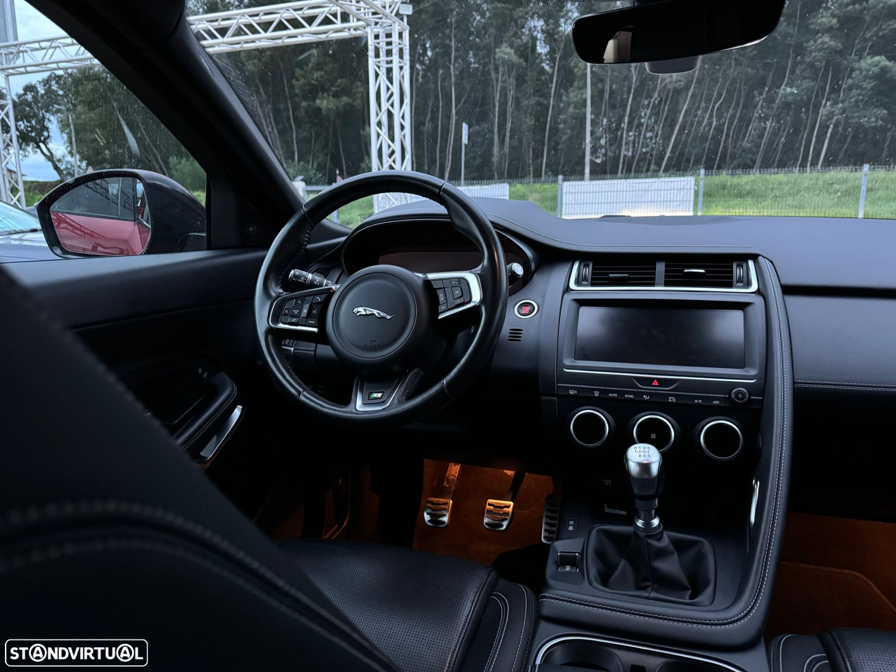 Jaguar E-Pace 2.0 i4D R-Dynamic - 9