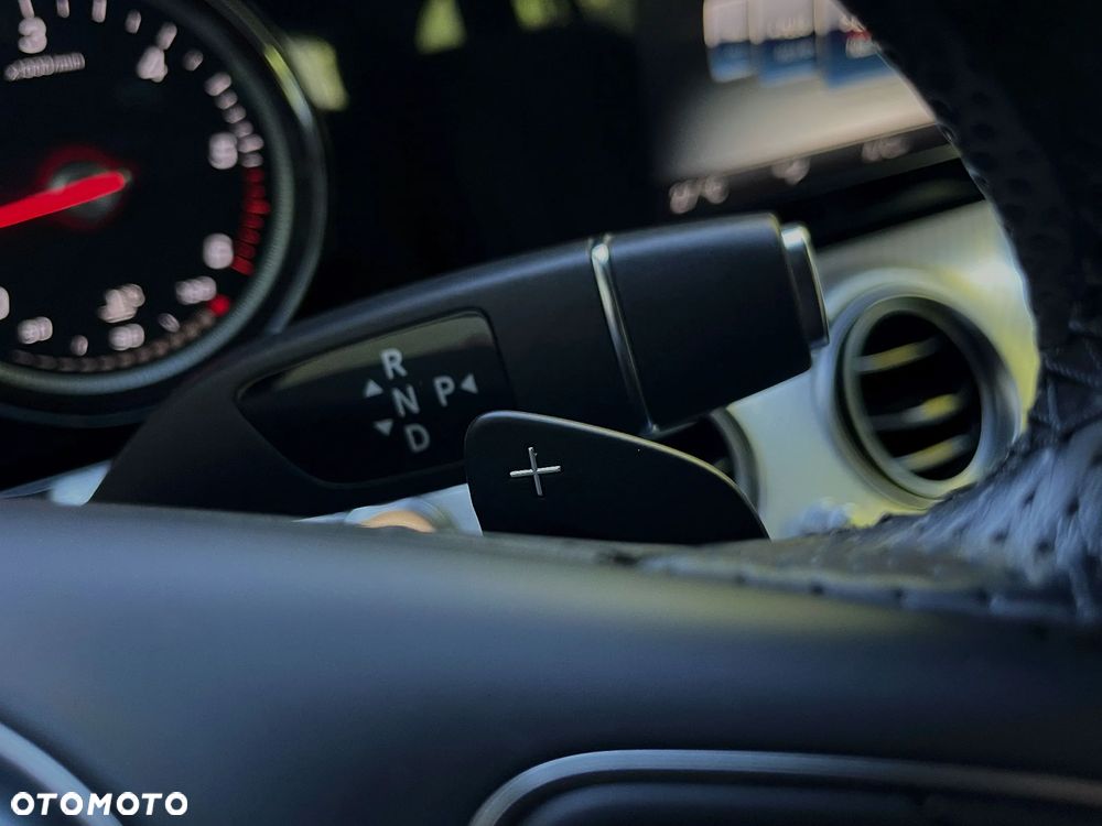 Mercedes-Benz Klasa E 220 d 4-Matic 9G-TRONIC - 24