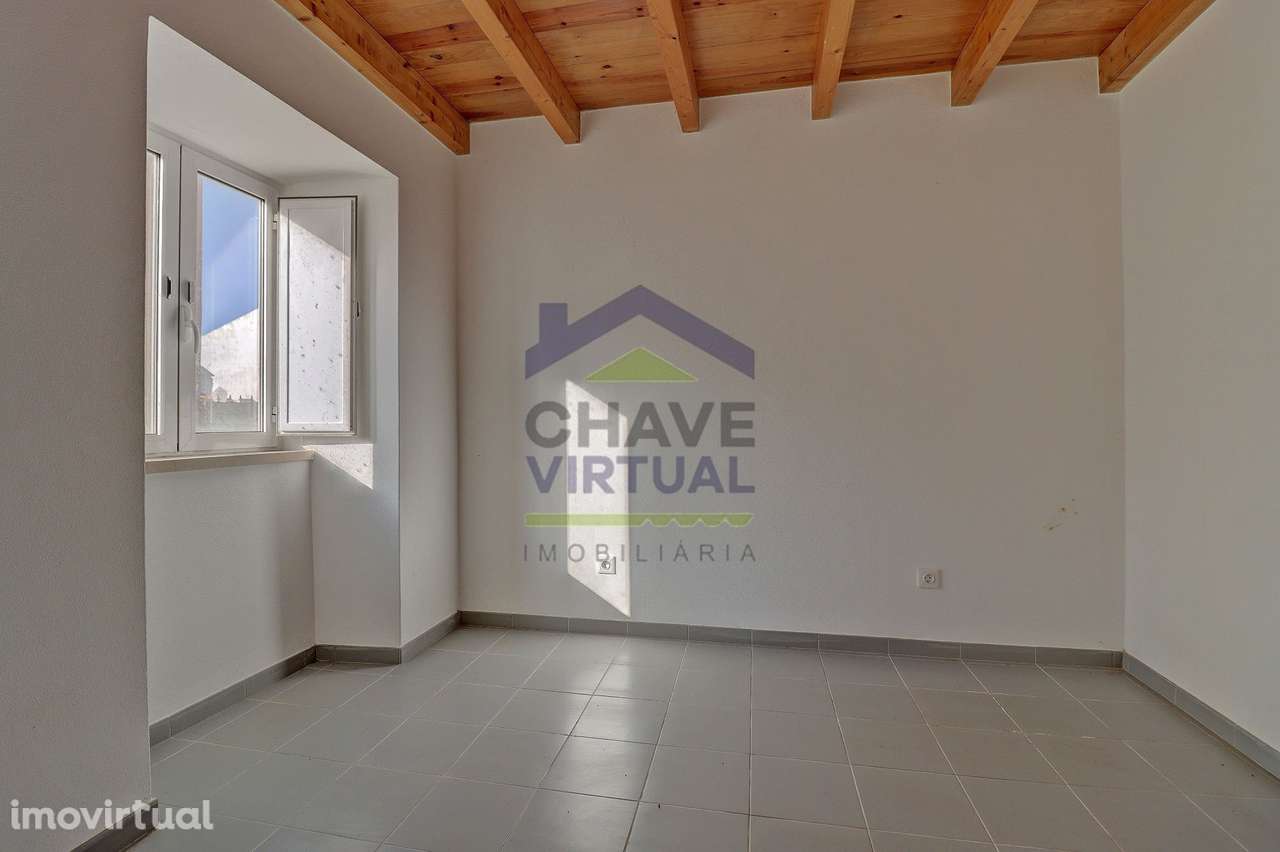 Moradia V1 c/ Sótão Amplo e Terraço Peral - Cadaval - Grande imagem: 3/24