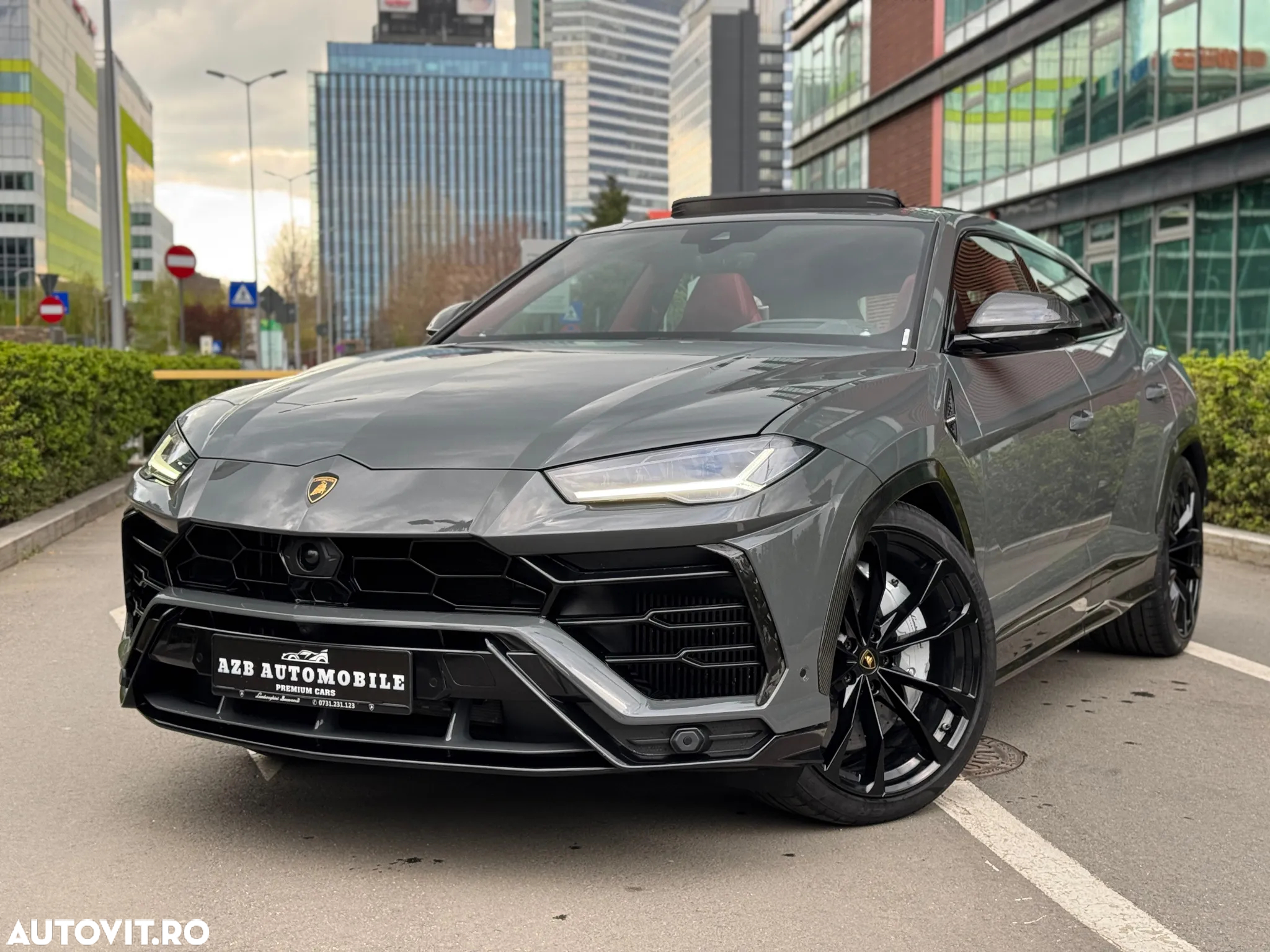 Lamborghini URUS Standard - 2