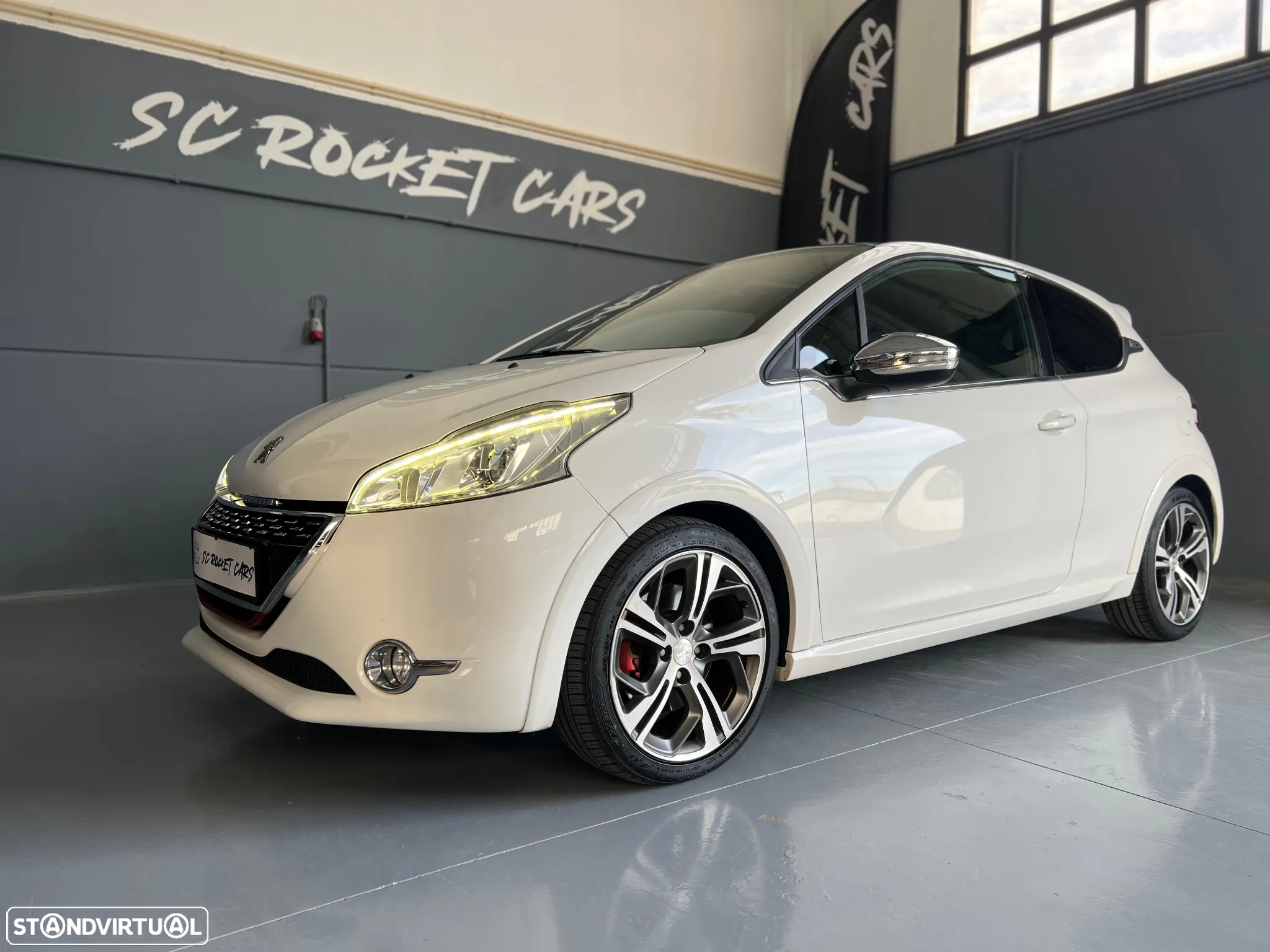 Peugeot 208 GTI 200 THP - 37
