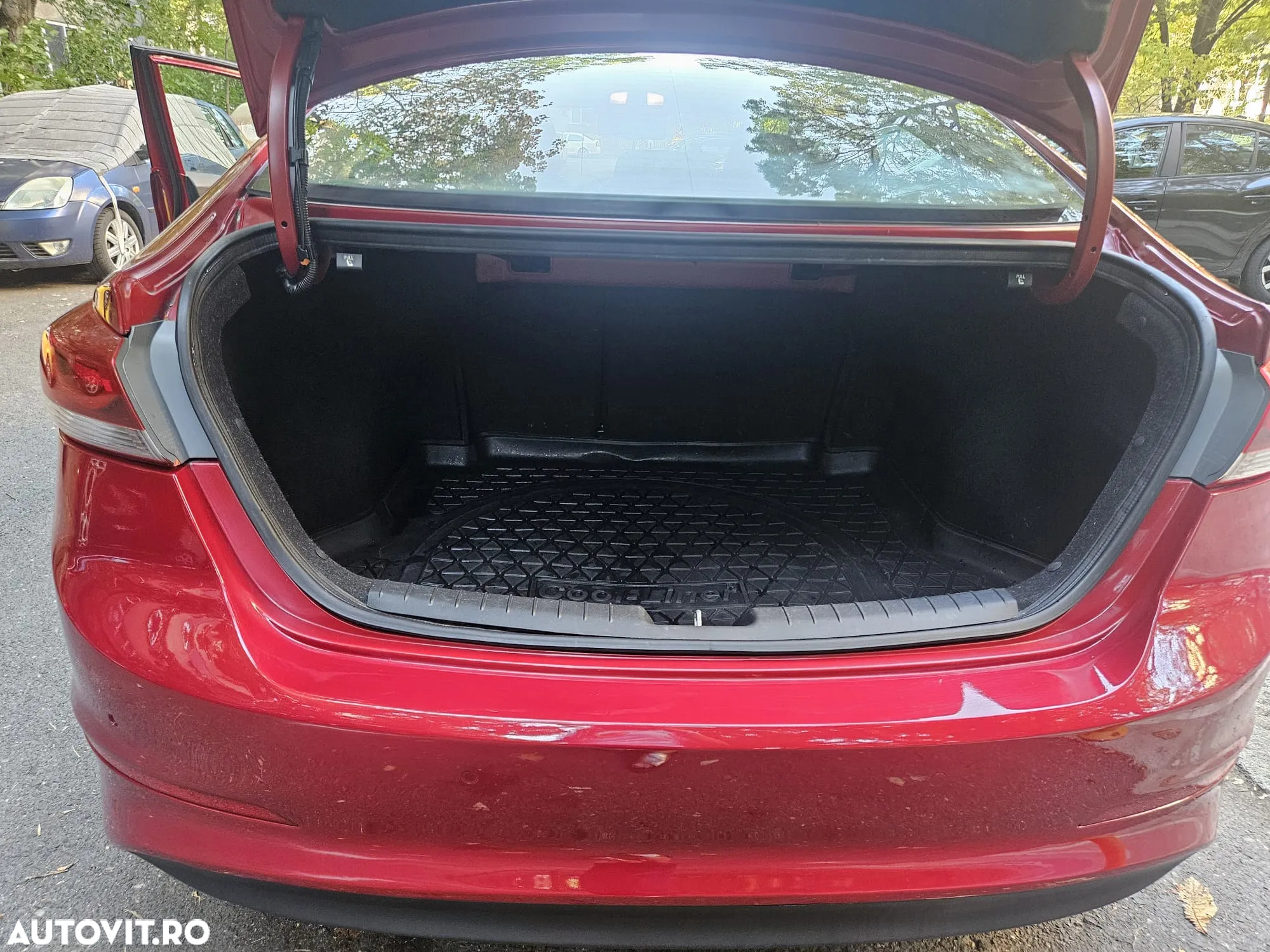 Hyundai Elantra 1.6 CRDI Comfort - 4