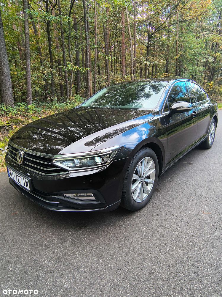Volkswagen Passat - 1