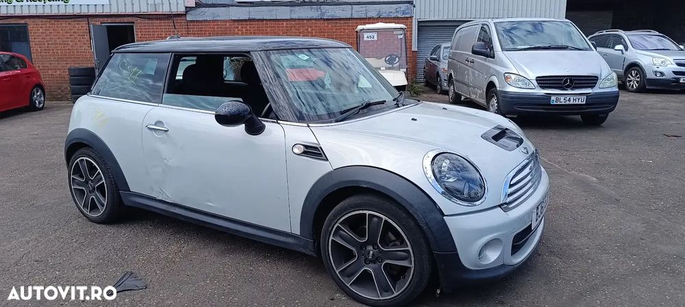 Dezmembrari / Dezmembrez Mini Cooper R56 motor 1.6 N16B16M0 cutie viteze manuală 6 trepte cod culoare WHITE SILVER METALLIC (A62) - 3