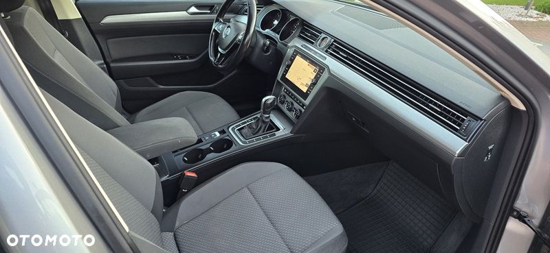 Volkswagen Passat 2.0 TDI SCR Comfortline DSG - 9