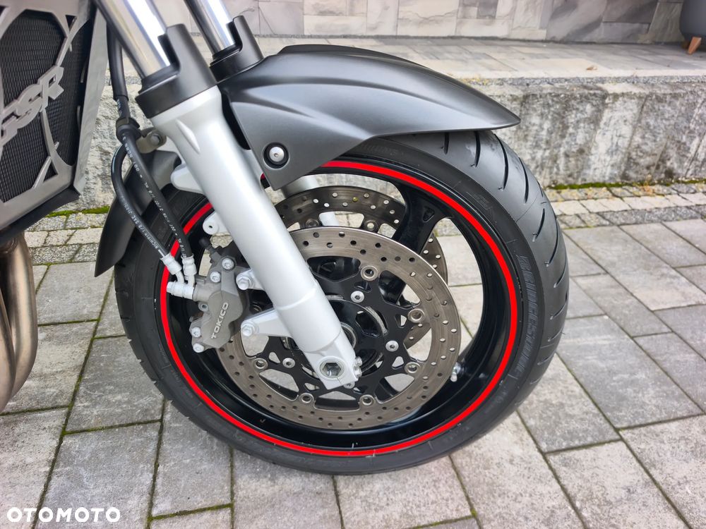 Suzuki GSR - 7