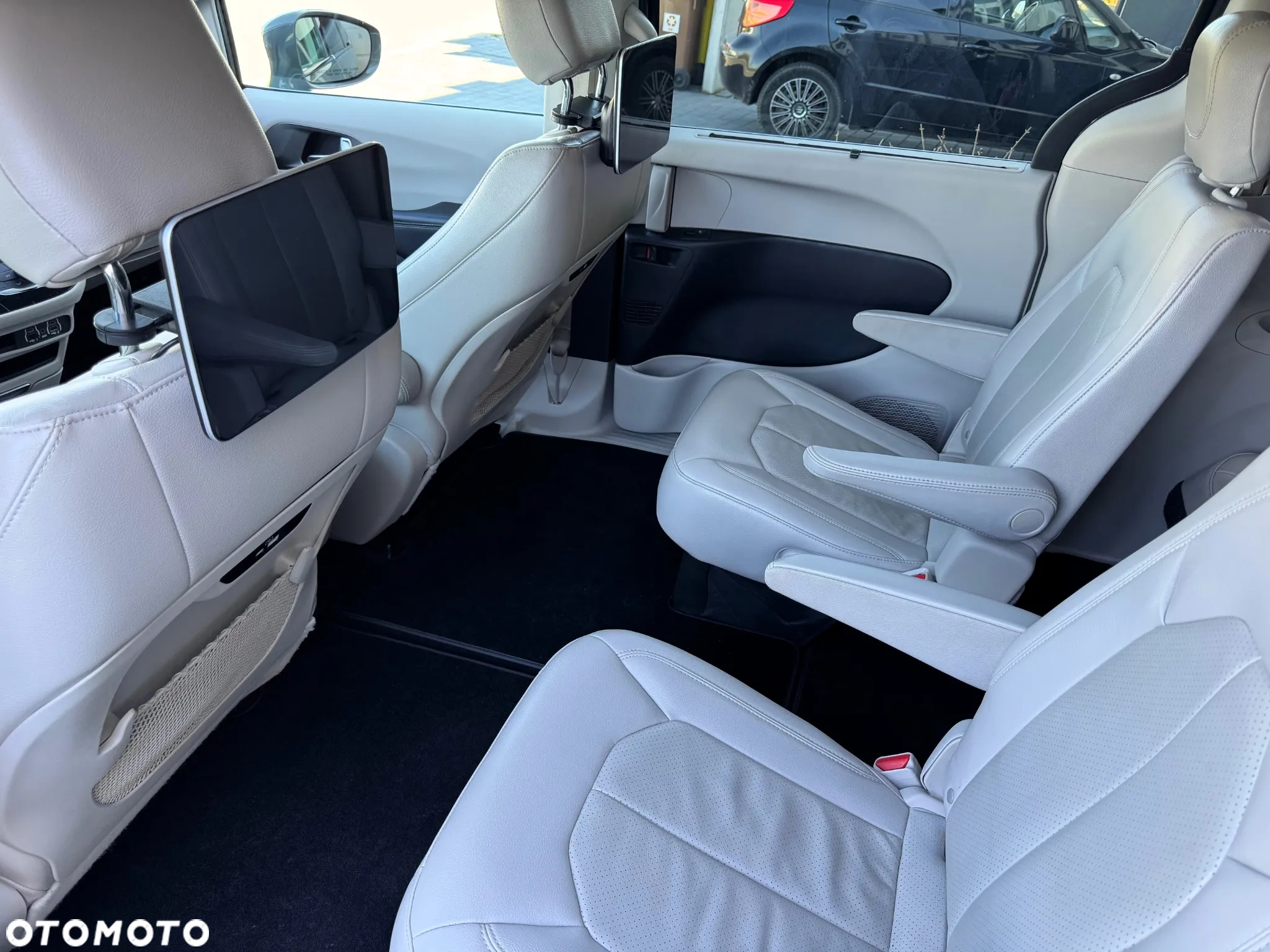 Chrysler Pacifica - 13