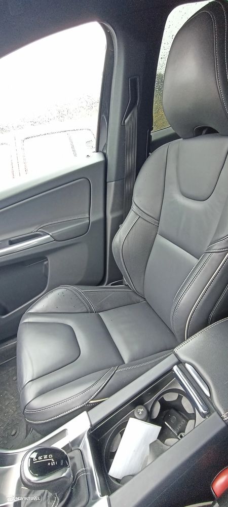 Volvo XC 60 2.0 D4 R-Design Geartronic - 9