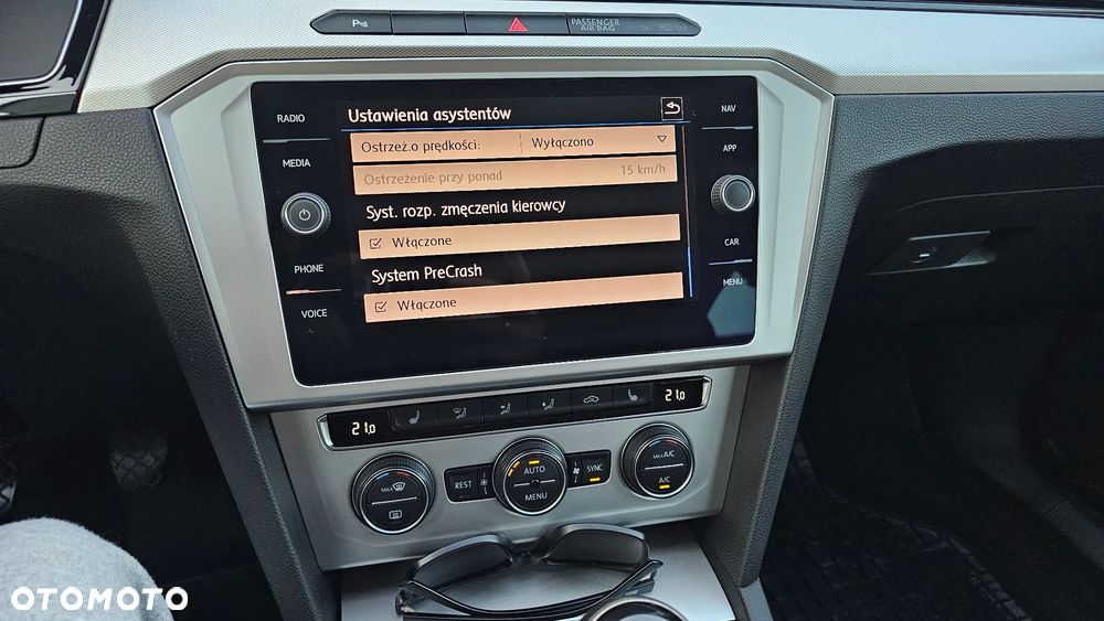 Volkswagen Passat 2.0 TDI SCR Comfortline - 17