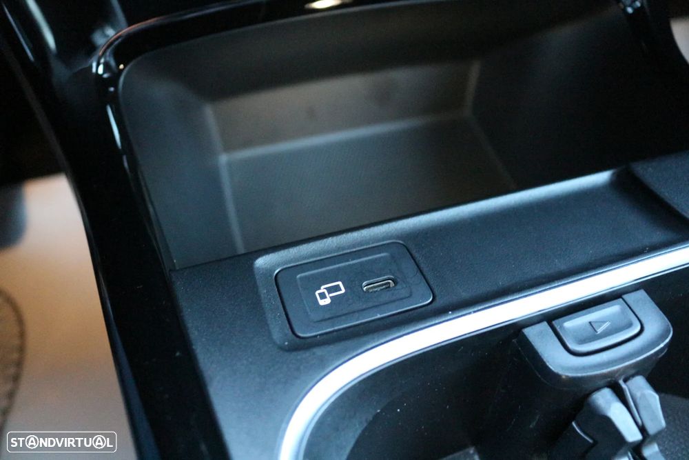 Mercedes-Benz A 250 Limousine e AMG Line - 29