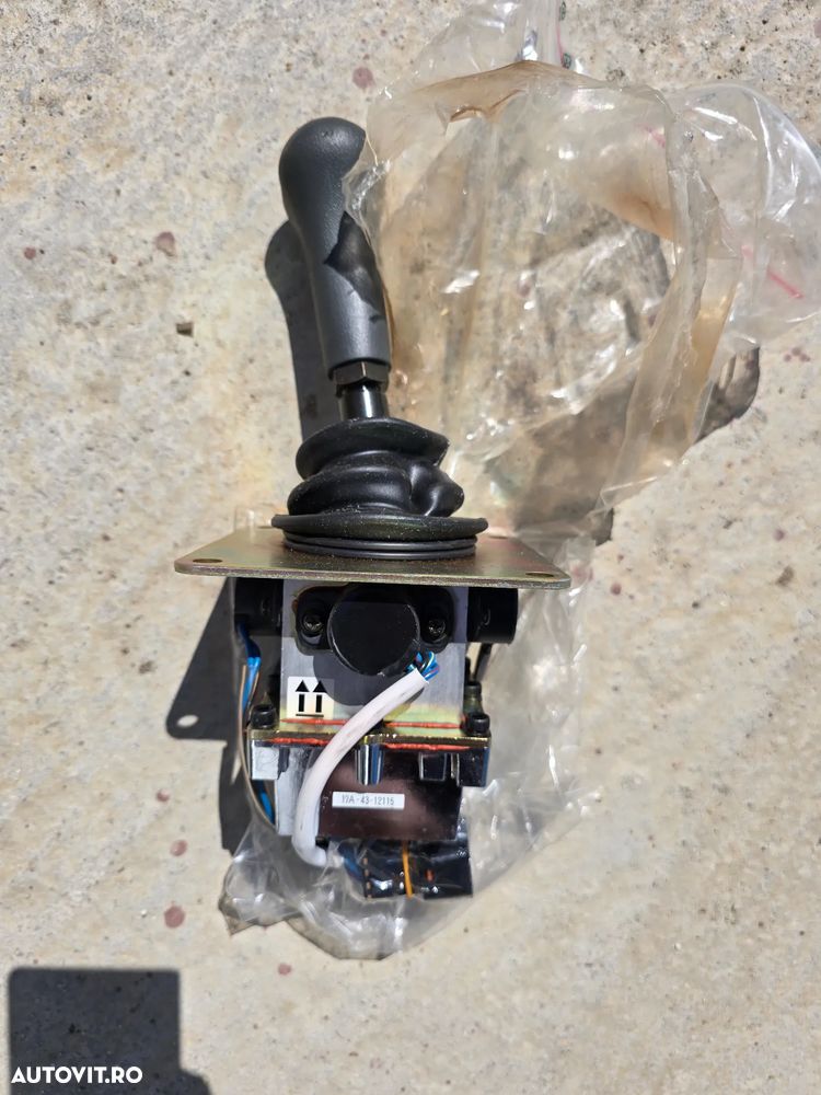 Joystick NOU Control Directie si Transmisie Komatsu D155AX - Cod 17A-43-12115 - 1