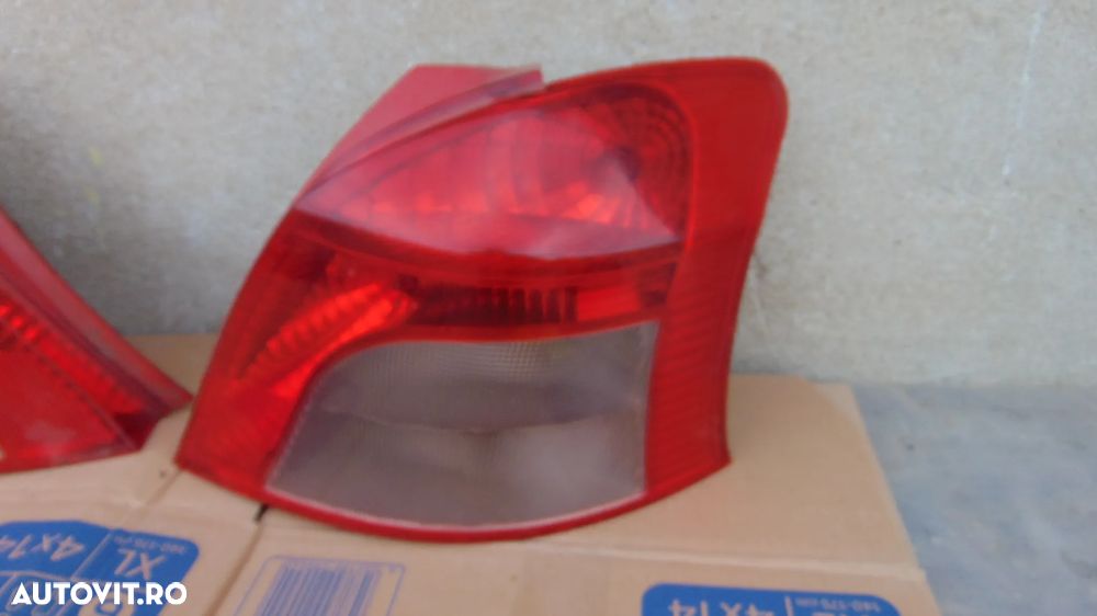 Stop lampa stanga/dreapta Toyota Yaris an 2005-2010 pentru modelul in 5 usi - 2
