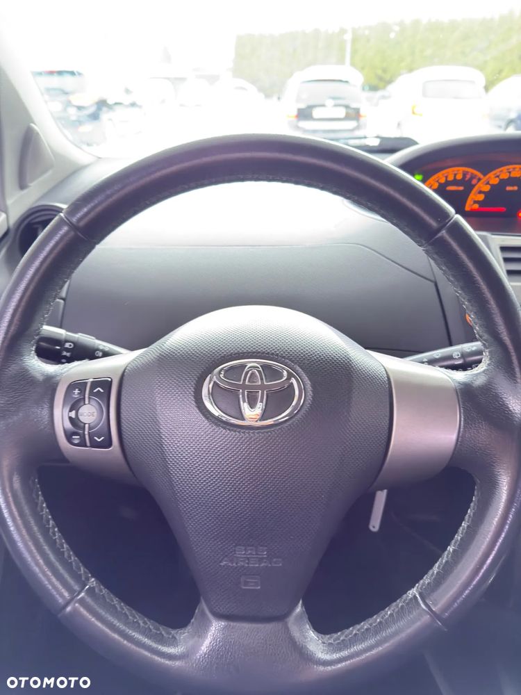 Toyota Yaris 1.33 Prestige - 13