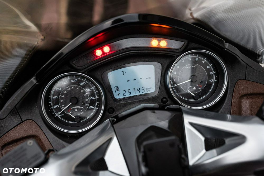Piaggio X10 - 8