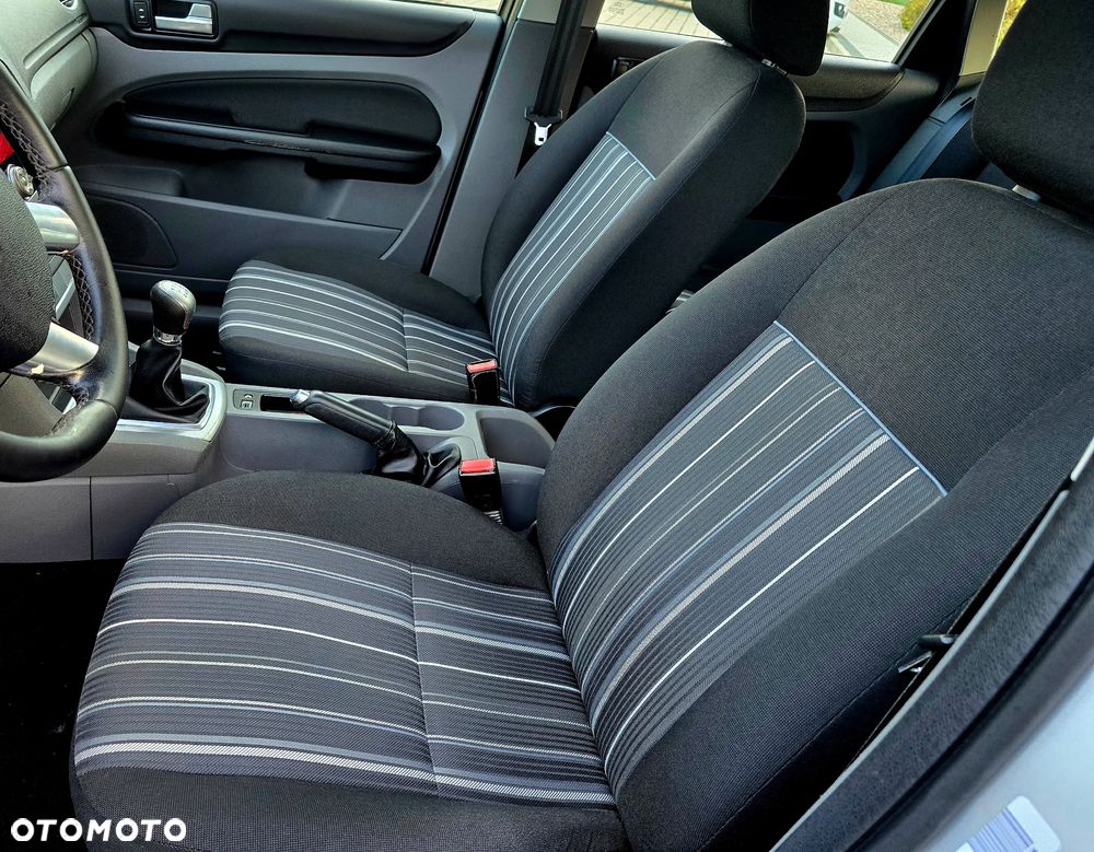 Ford Focus 1.6 16V Titanium - 23