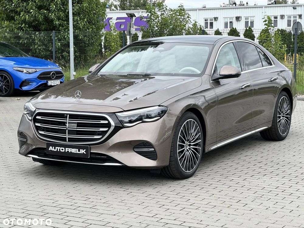 Mercedes-Benz Klasa E 200 mHEV 4-Matic Exclusive 9G-Tronic - 4