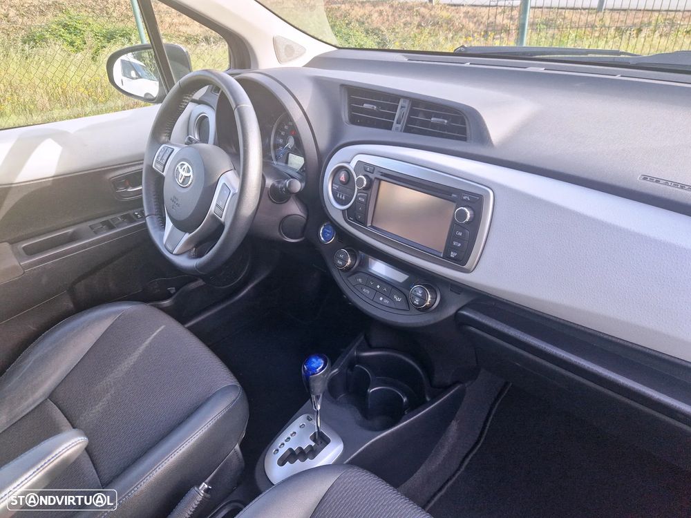 Toyota Yaris 1.5 HSD Sport+Navi - 22