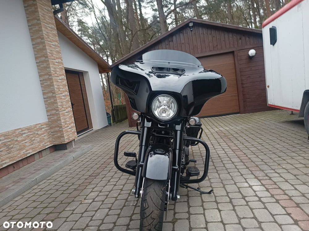 Harley-Davidson Touring Street Glide - 2