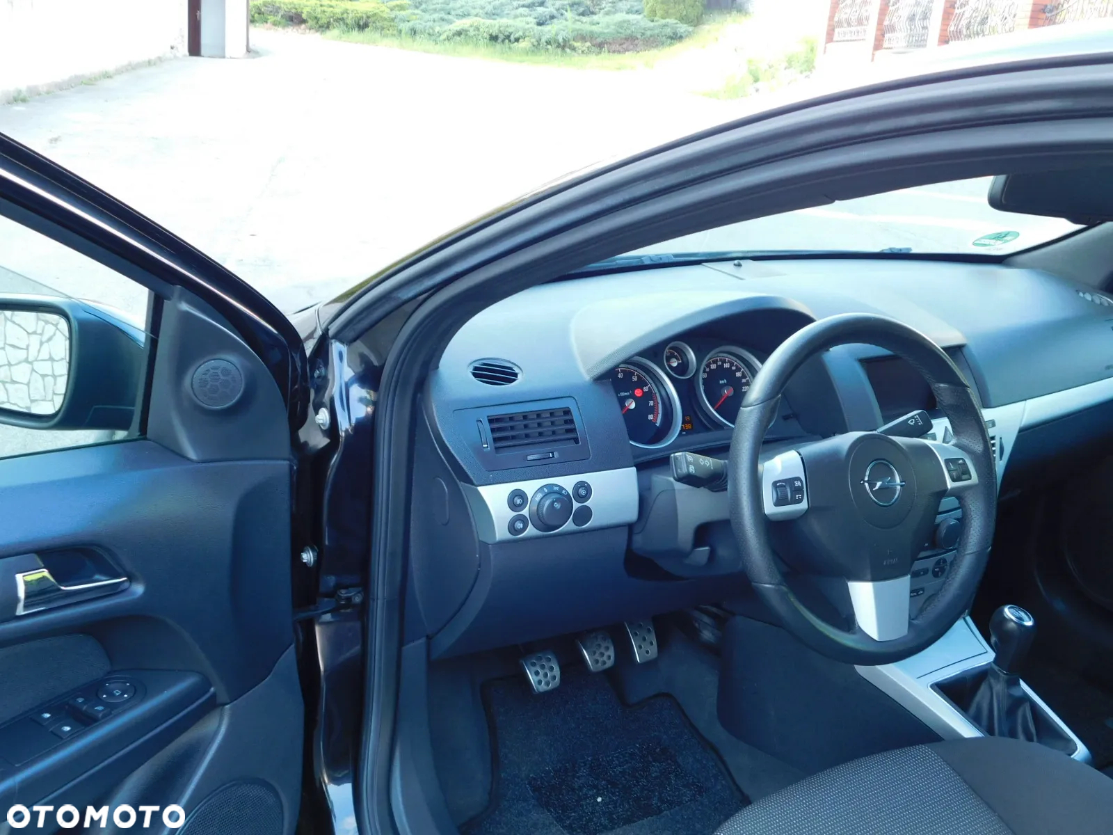 Opel Astra GTC 1.8 Cosmo - 13