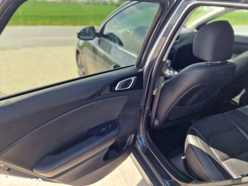 Kia Ceed 1.6 CRDi Eco-Dynamics+ (48V Mild-Hybrid) DCT7 Platinum Edition - 29