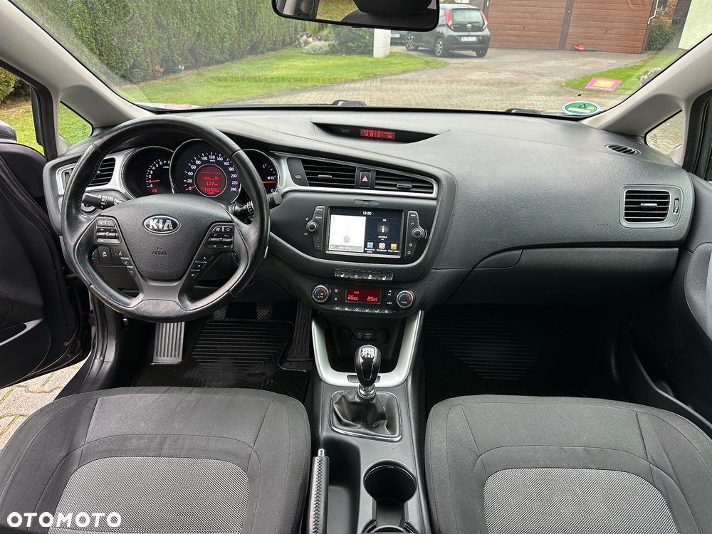 Kia Ceed 1.6 GDI ISG Dream-Team Edition - 14