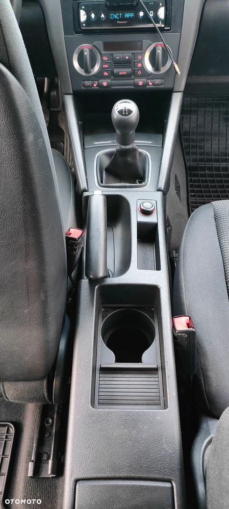 Audi A3 3-drzwiowe 1.6 Ambiente - 28