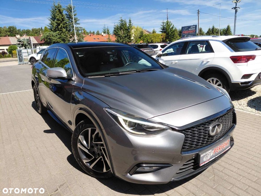 Infiniti Q30 - 4