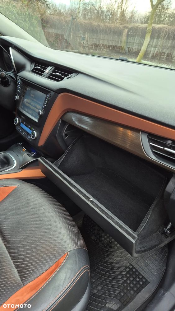 Toyota Avensis 1.8 Premium - 11