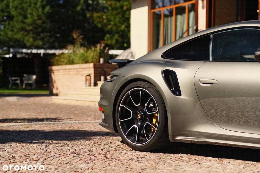 Porsche 911 Turbo S - 16