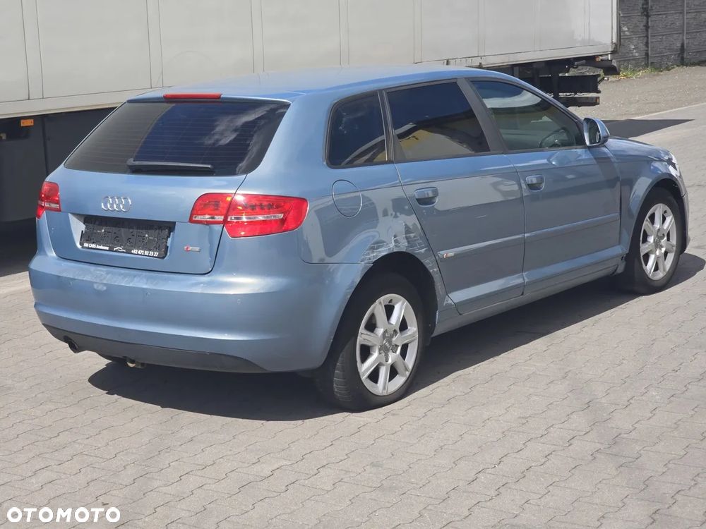 Audi A3 Sportback 1.6 TDI DPF S line Sportpaket - 6
