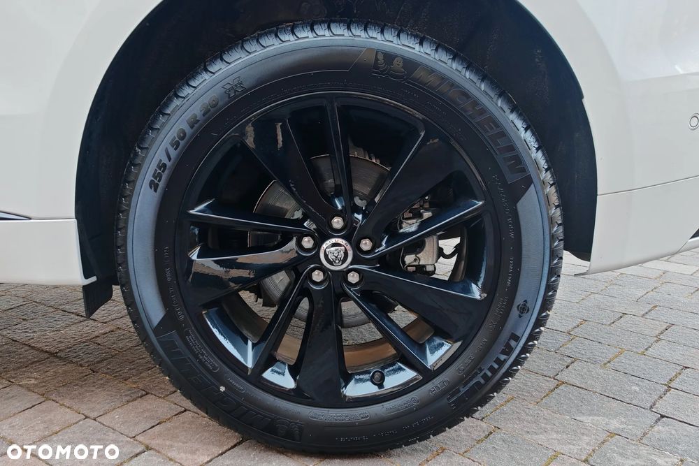 Jaguar F-Pace D200 AWD R-Dynamic SE 90th Anniversary Edition - 36