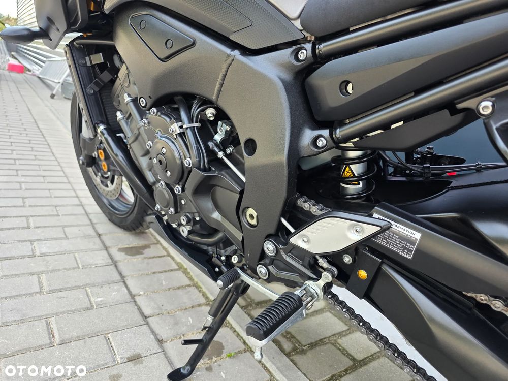 Yamaha FZ8 - 10