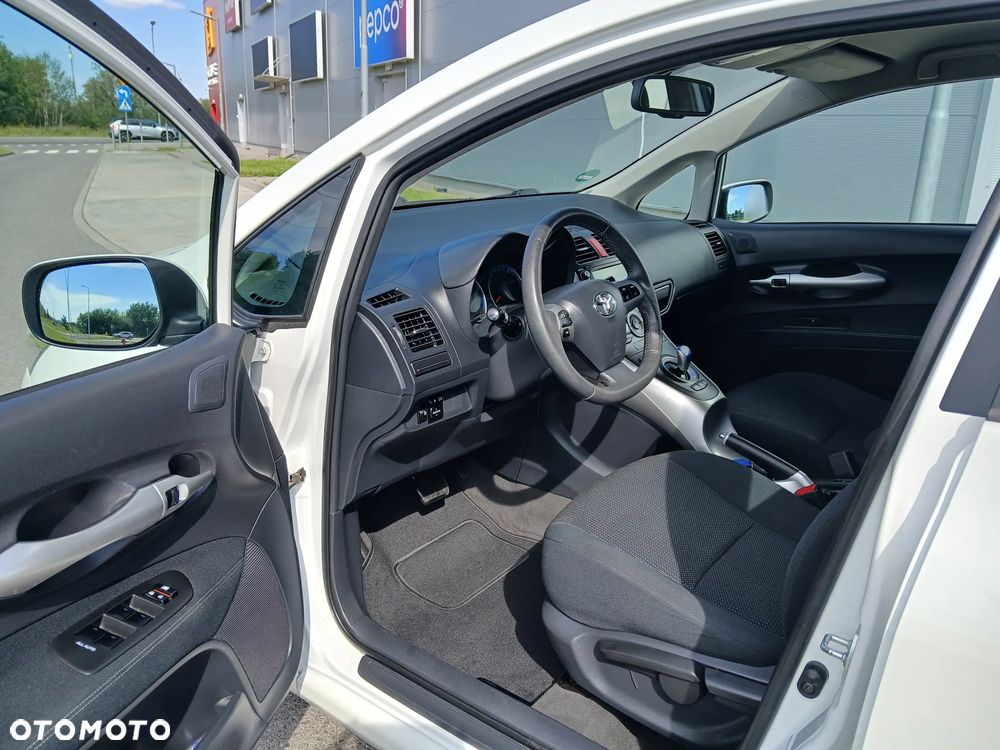 Toyota Auris - 13