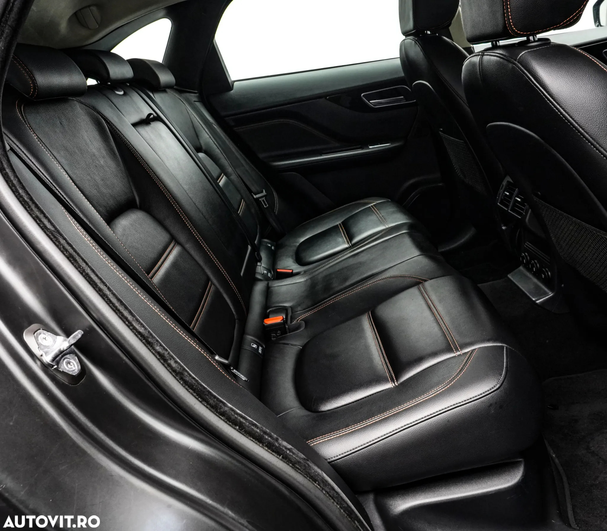 Jaguar F-Pace 25d AWD Pure - 16