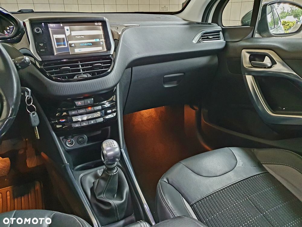 Peugeot 2008 1.6 e-HDi Allure S&S - 11