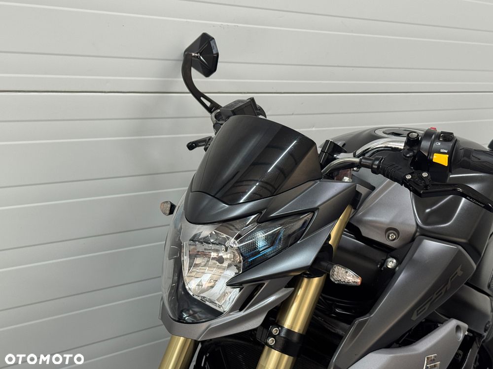 Suzuki GSR - 22