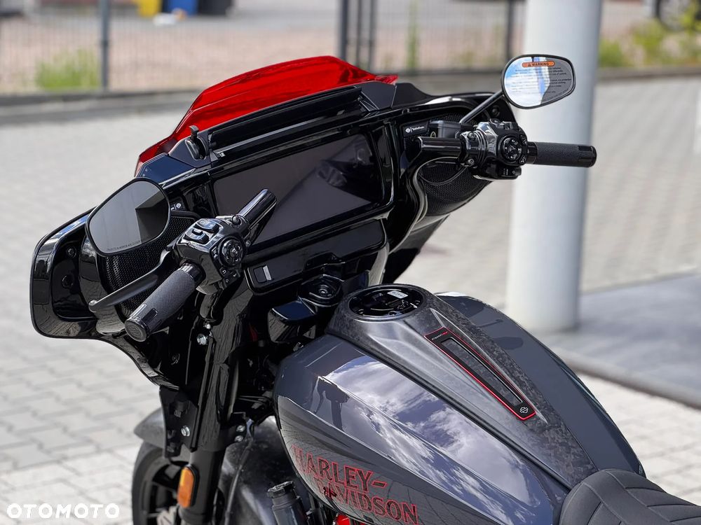 Harley-Davidson CVO Street Glide - 22
