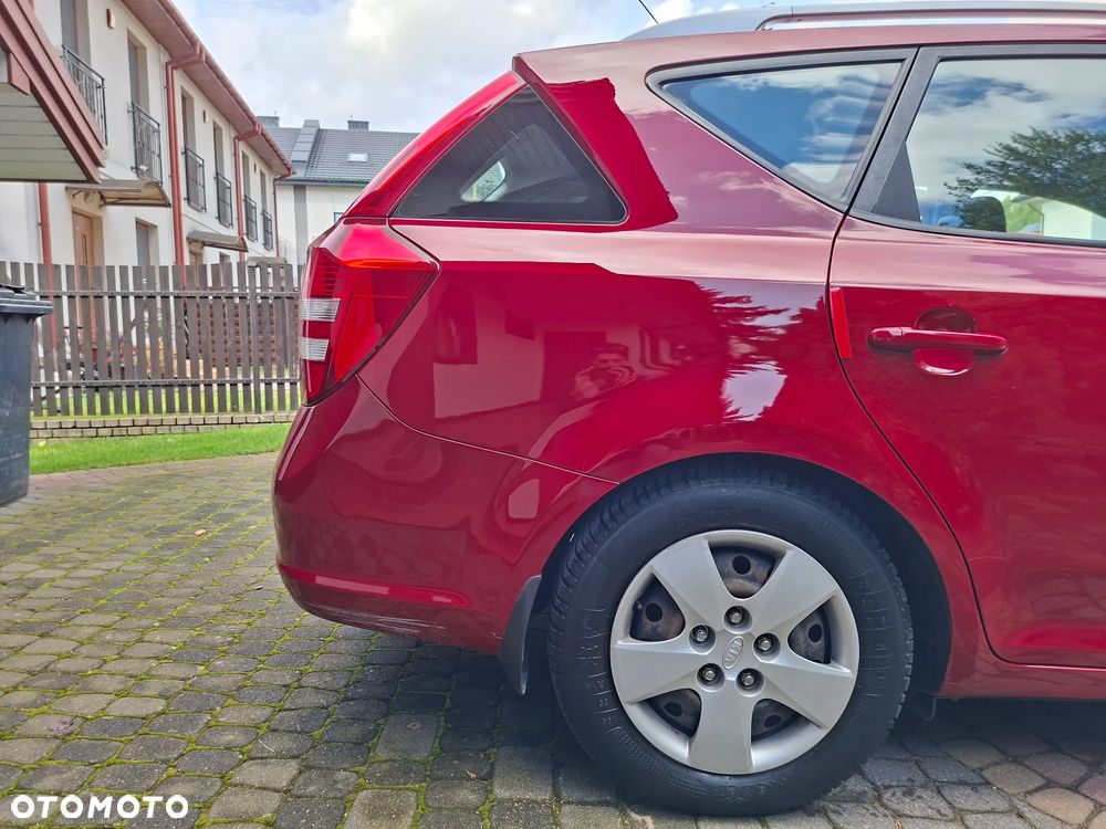 Kia Ceed - 11