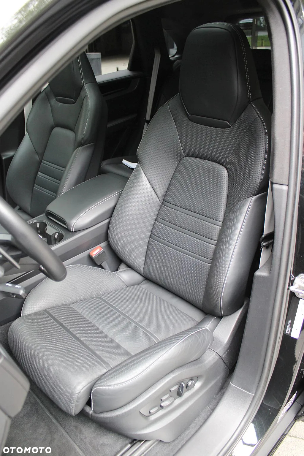 Porsche Cayenne Turbo E-Hybrid PHEV - 8