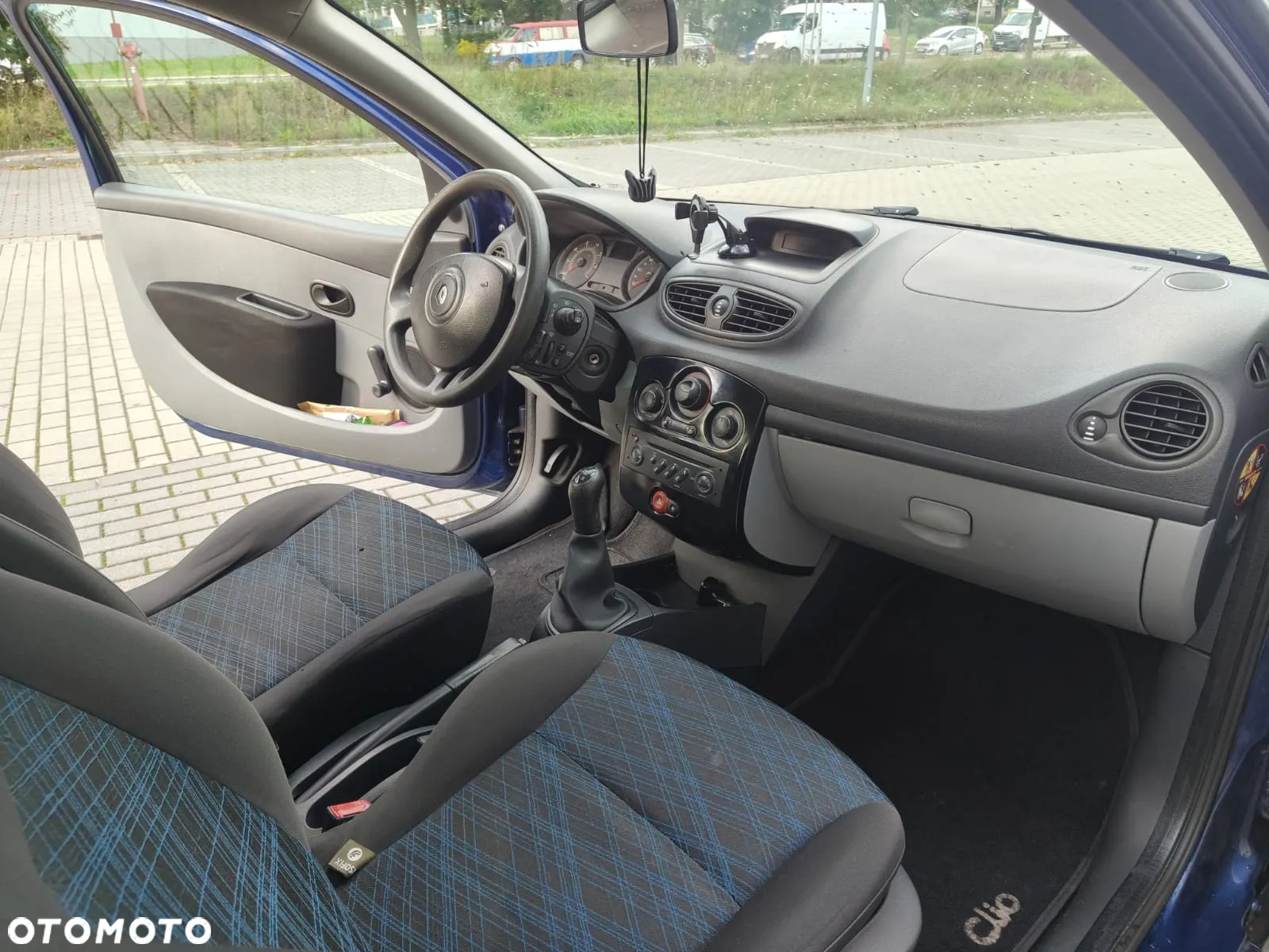 Renault Clio 1.2 16V 75 Collection - 10