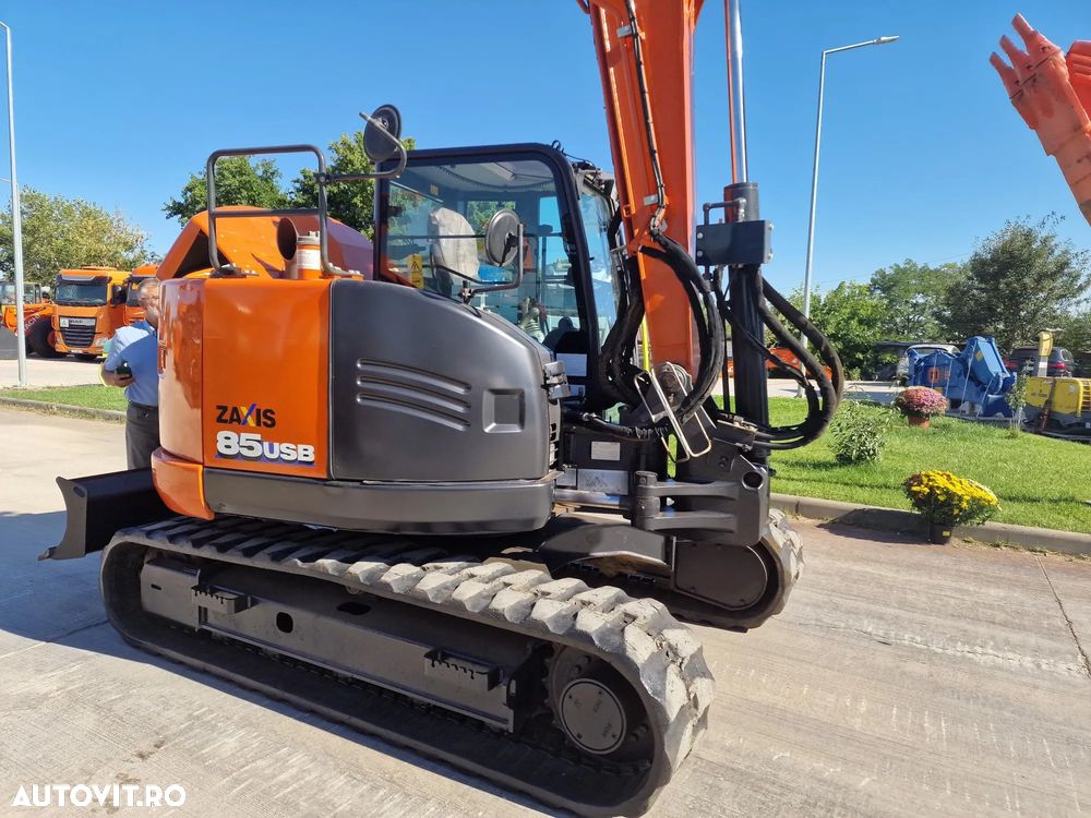 Hitachi ZX85, 2021, 2.975h, LAMA, CUPLA RAPIDA+3 CUPE NOI, Ad sapare 5m, latime 2,2m, ridica 3,7t, Camera spate, senile cauciuc 80% ok, inst picon pe bratele de excavare, Aer cond, computer in lb romana, posibilitate leasing -PROMOTIE 56.900 EUR+Tva - 12