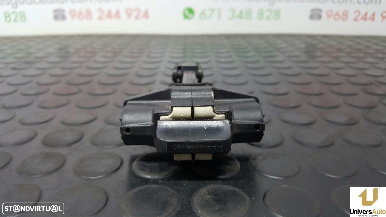 RETENTOR DA PORTA TRASEIRA ESQUERDA RENAULT CLIO IV EXPRESSION - 2