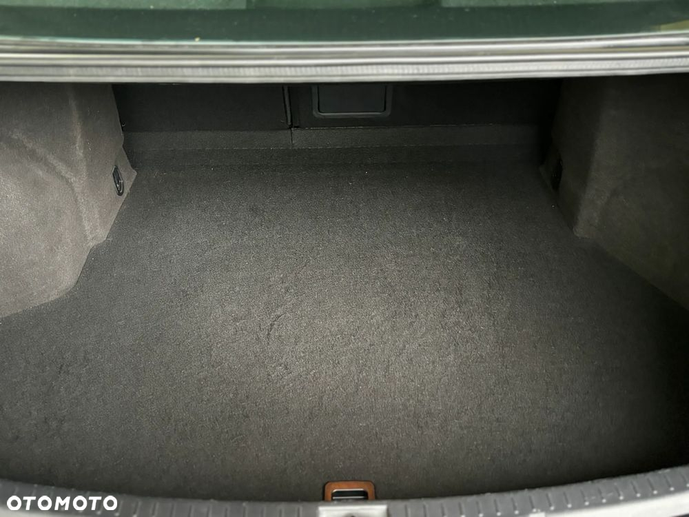 Toyota Avensis 1.6 Premium - 31