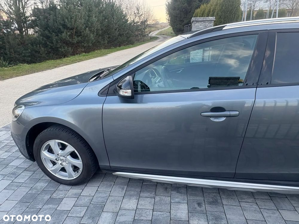 Volvo V40 Cross Country T4 AWD Drive-E Momentum - 4