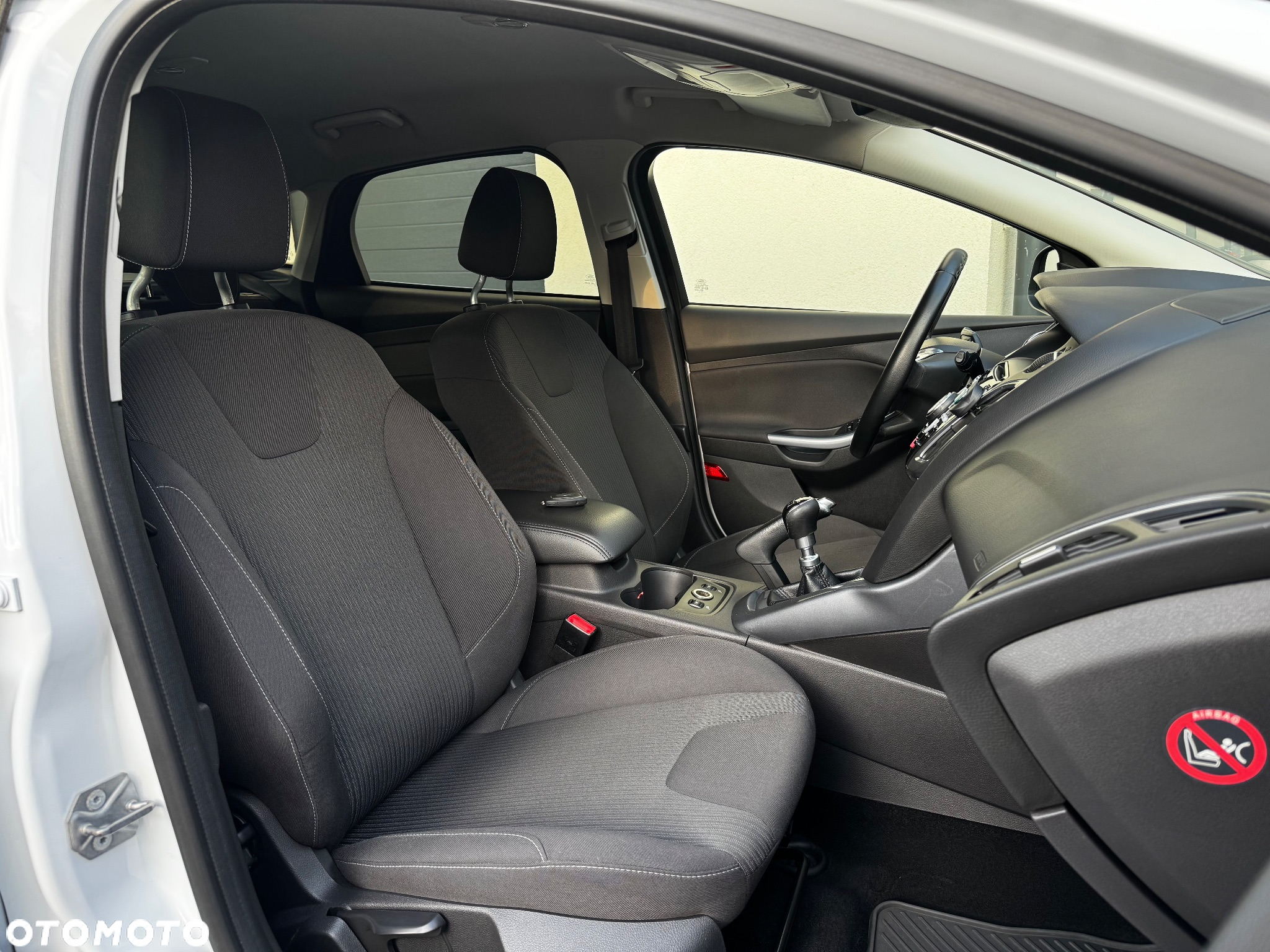 Ford Focus 1.0 EcoBoost Hybrid ST-LINE - 16